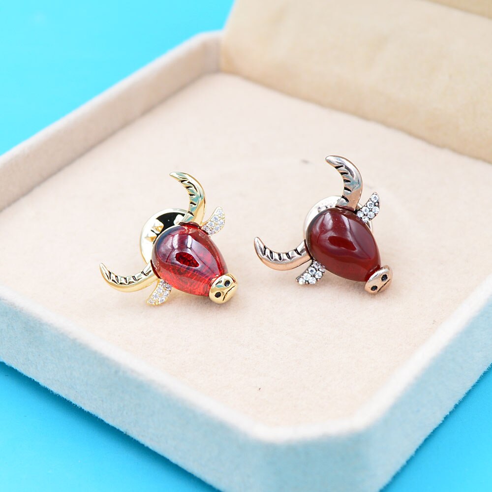 CINDY XIANG Crystal Bull Head Collar Pin Brooch Cubic Zirconia Cattle Brooches For Women And Men Small Zodiac Animal