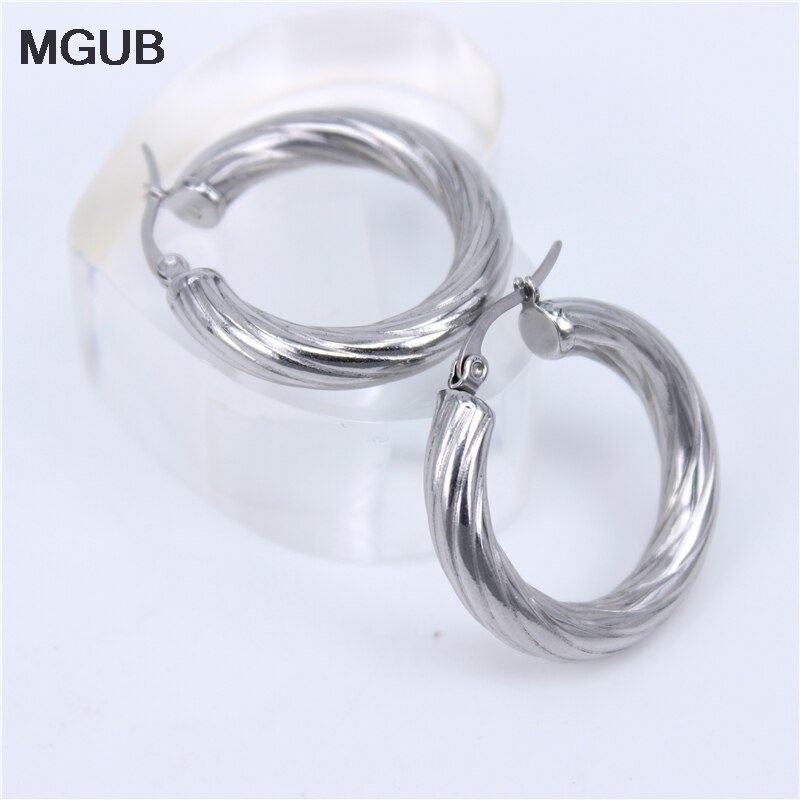 30-50mm size selection gold color Stainless steel popular hollow earrings Lightweight Women cute earrings LH391