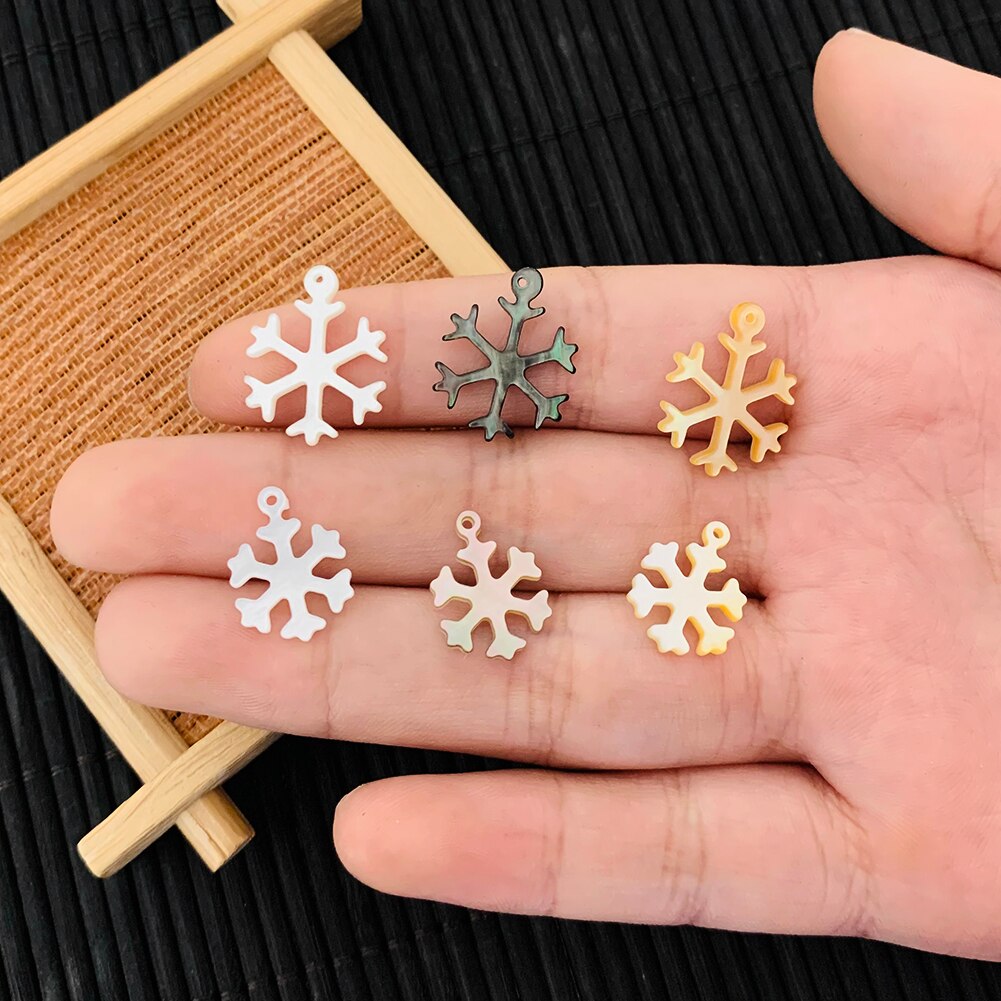 5Pcs Kleur Sneeuwvlok Shell Hanger Kerst Ambachten Carving Kleurrijke Moeder Van Parels Diy Ketting Earring Sieraden Accessoires