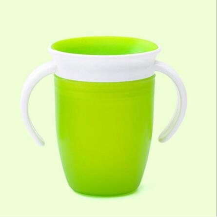 240ml vandkop 360 graders frit roterende baby læring drikke kopper med dobbelt håndtag flip lækagesikker spædbarn vand kopper flaske: Grøn