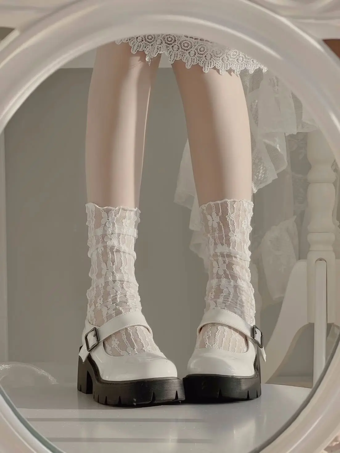 Lolita Sweet White Pile Socks para Mulheres, Mesh Fishnet, Thin Nylon Silk, Retro Flower Lace, Ladies Hollow Transparent Crew Socks