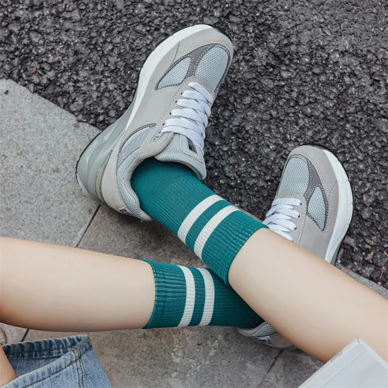 Femmes chaussettes japonaise automne nouvelle nouveauté couleur bonbon sport équipage chaussettes pour filles Style Preppy rayé chaussettes décontracté