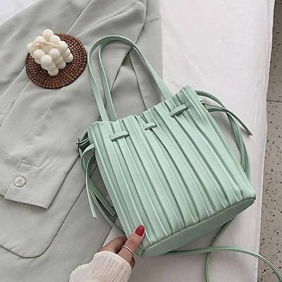 Trekkoord open emmer crossbody tassen voor vrouwen effen kleur geplooide schouder handtassen reis crossbody tas portemonnee: Groente