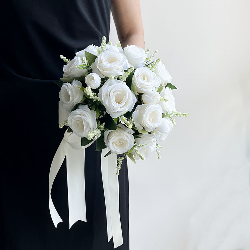 Bride Bouquet Wedding Accessories Silk Roses Artificial Flowers Bridesmaid Bouquet Groom Boutonniere Corsage Wedding Party Decor: Champagne