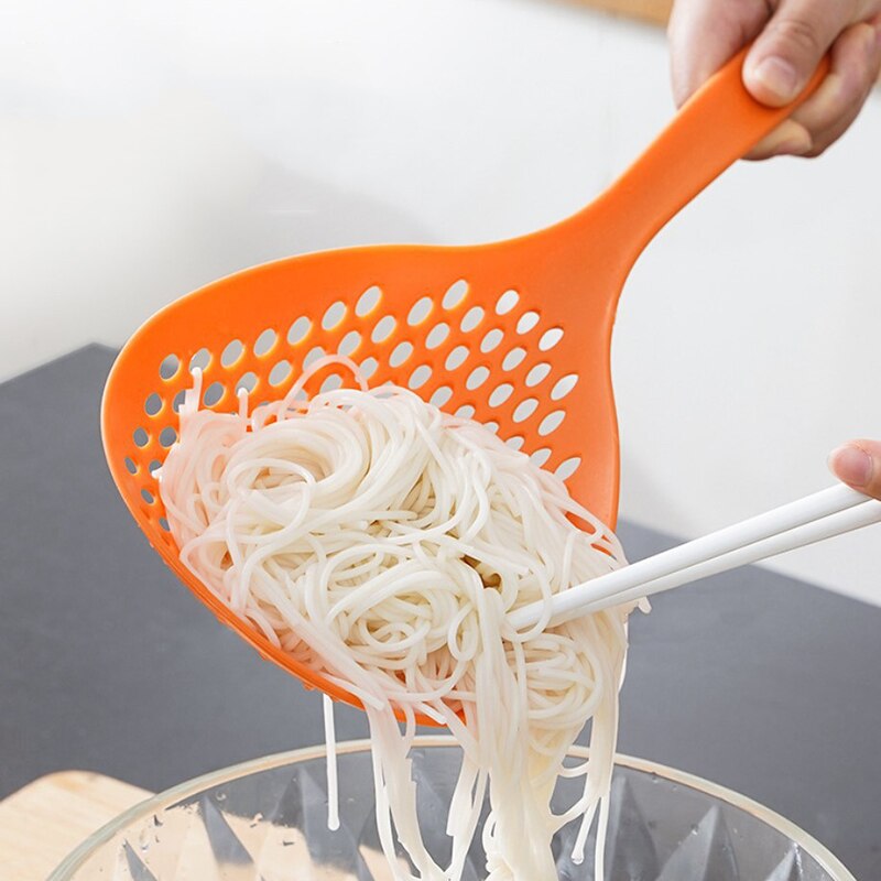 Kitchen Ladle Strainer Colander with Long Handle High Heat Resistant Strainer Ladle for Draining Egg Vegatable Noodles