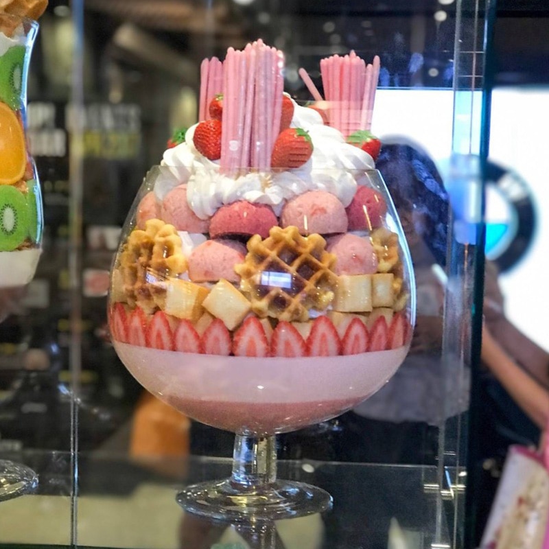 Super helado de goteo de vidrio de frutas de alta torta red rojo vaso para bebidas frías postre helado gigante