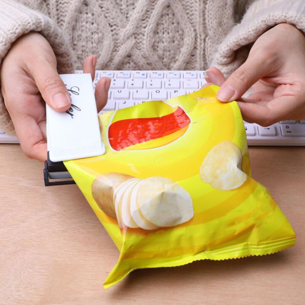 1 Pc Chic Convenient Potable Sealing Tool Small Sealer Machine Food Preservation Capper for Home Indoor Food Snack
