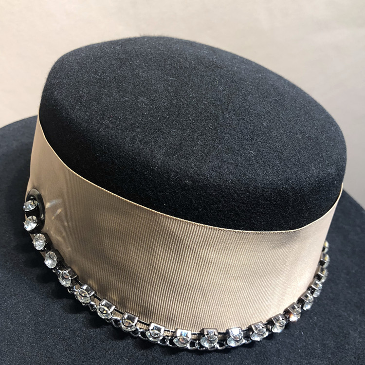 01908-jinri-67 Prominente mädchen Dame Metall Kette filzhüte kappe frauen formale abendessen Panama Hütte