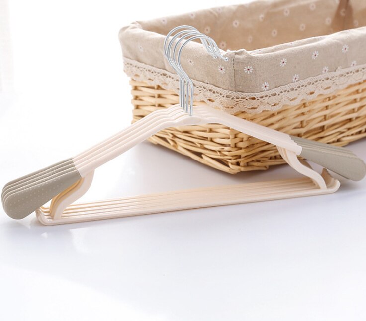 Cintres en plastique, à épaules larges, pour la maison et les adultes, Support multifonctionnel, Support de séchage antidérapant en plastique: Beige