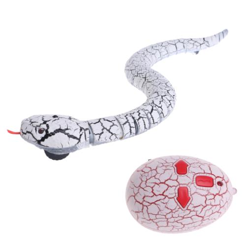 Nyhed fjernbetjening slange klapperslange dyr trick skræmmende ondskabs legetøj: Hvid