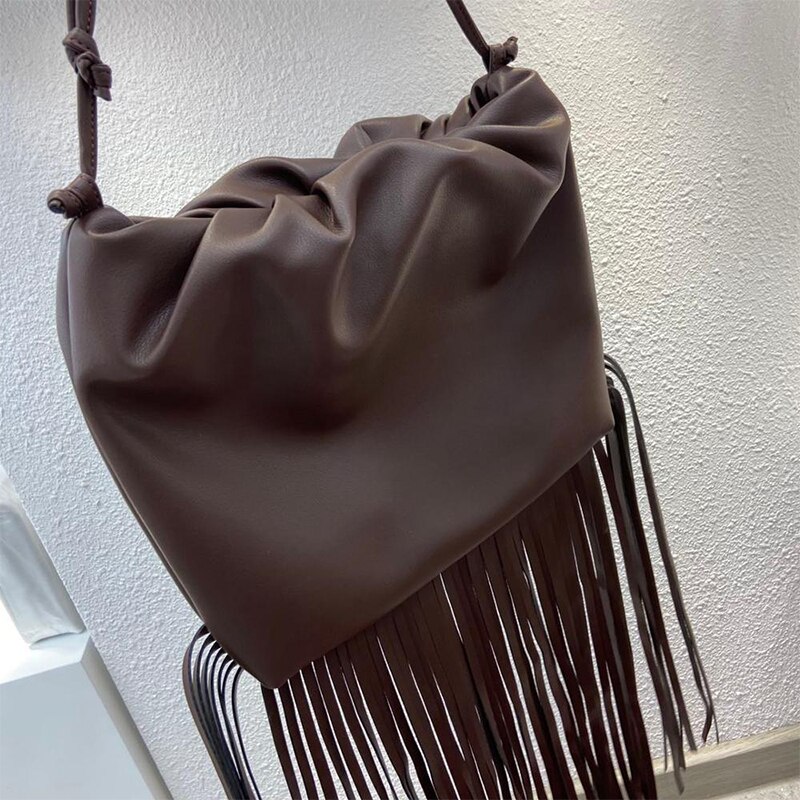 Lang skumring trend veske veske til kvinner topp myk dumpling bag brett stilig crossbody bag kvinnelige frynser vesker: Sjokolade