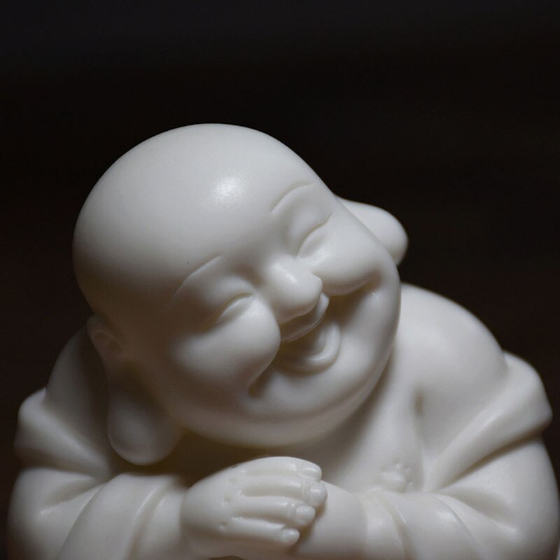 Skrattande buddha keramik maitreya buddha staty, vit porslin modern konst skulptur buddha, heminredning lycklig liten munk
