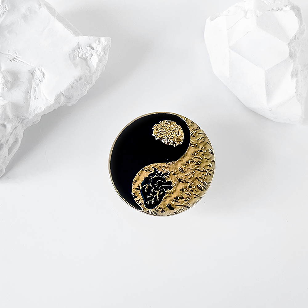 Hanreshe Yinyang corazón cerebro Pin anatomía médica Doctor enfermera solapa mochila broche insignia medicina joyería