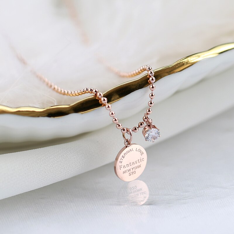 YUN RUO in Oro Rosa di Modo di Zircon Lettere Intagliato Del Pendente Della Collana D'acciaio di titanio Dei Monili Donna Regalo Di Compleanno non Tramonterà Mai tutto'ingrosso