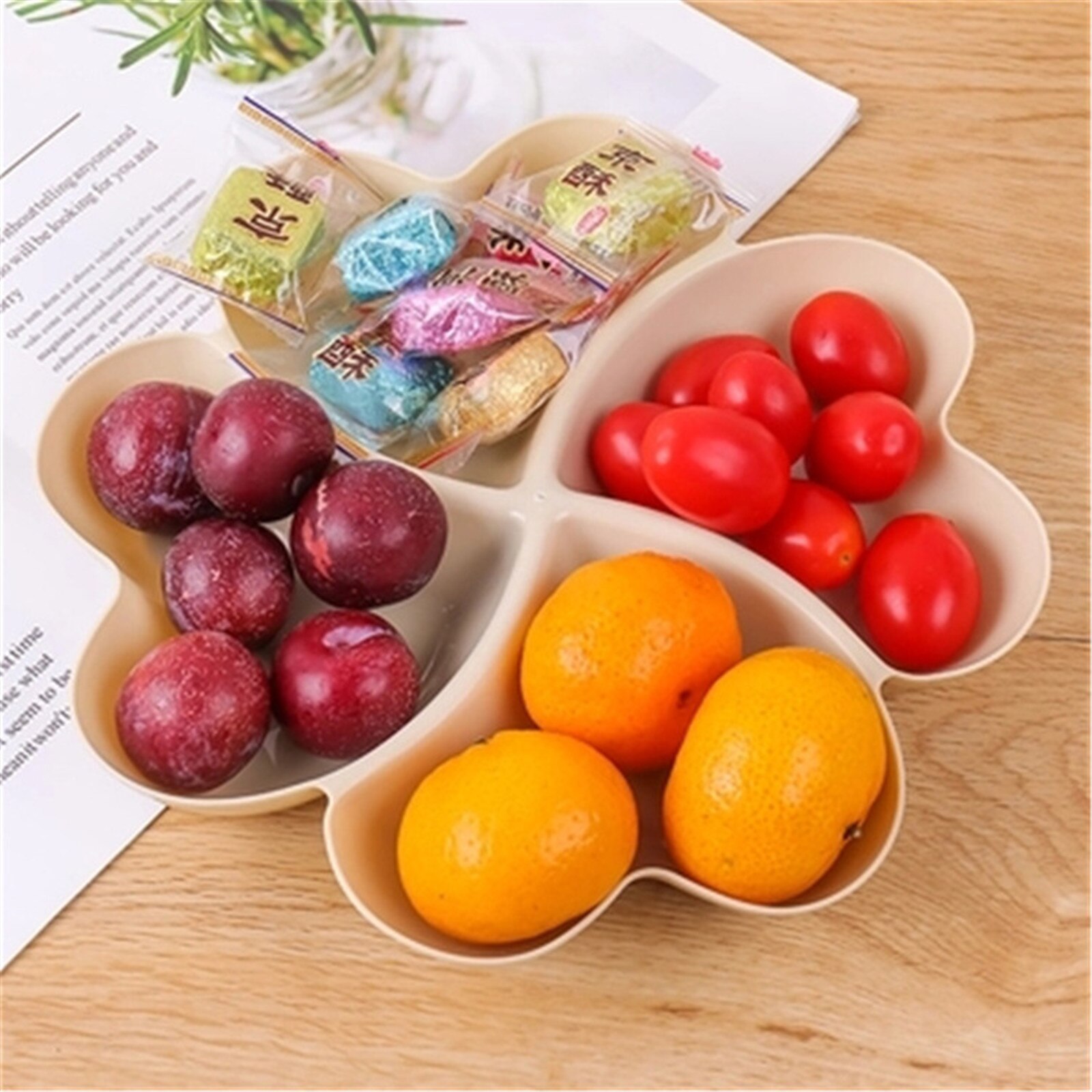 4-Compartment Heart-shaped Food Storage Tray Dried Fruit Snack Plate Appetizer Serving Platter for Party Candy Pastry Nuts Dish