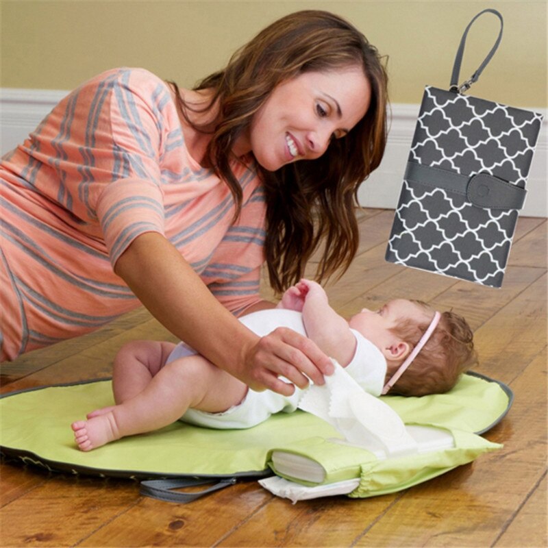 Vandtæt bærbar ble puslepude rejse pusleplads clutch babypleje produkter hænger klapvogn baby ble puslemåtte