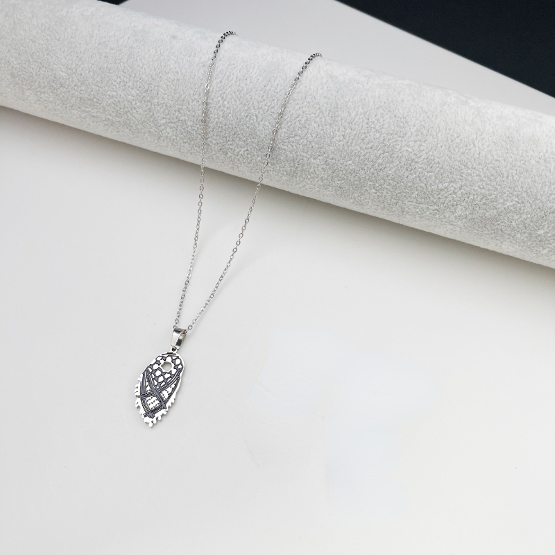 Halsband i rostfritt stål, arabisk karta, halsdukshänge, herrhalsband för kvinnor, mellanösternaccessoarer, europa och usa: Antik silverpläterad