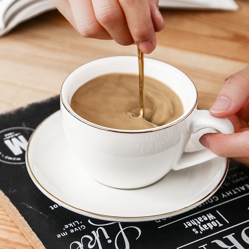 Sjov glødende europæisk hvid luksus porcelæn kop og underkop keramik simpel te sæt moderne kaffekopper tazas para cafe køkken