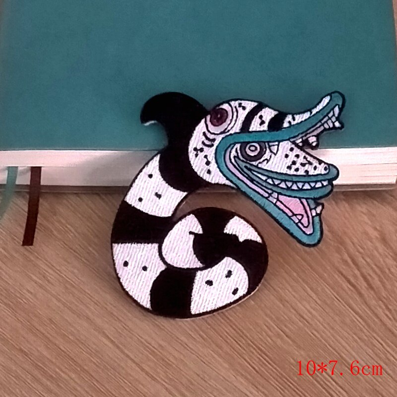 Parches bordados de calavera Punk para planchar en ropa, Parche de gusano de arena para coser en la prenda decoración para ropa