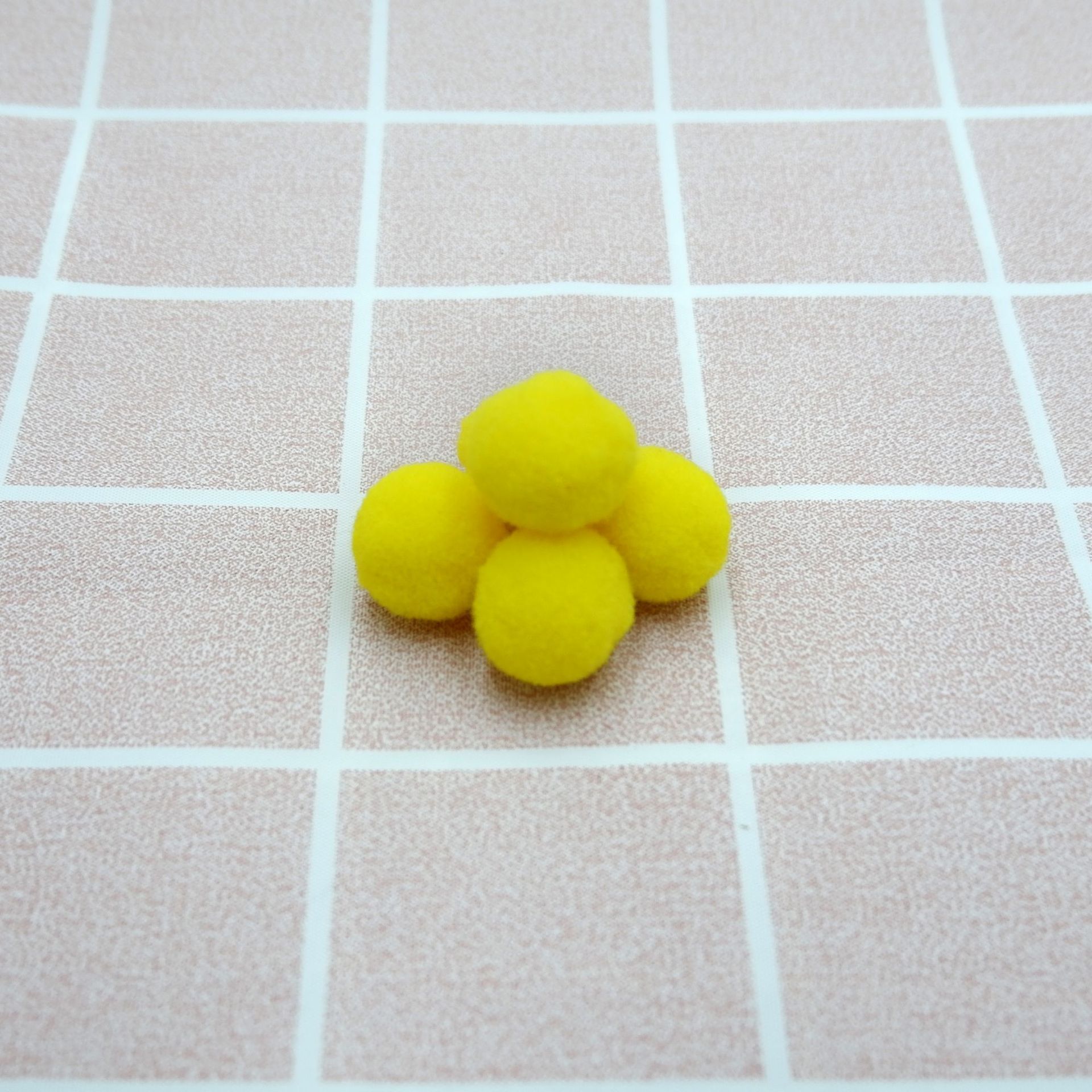 Home Decoration 500Pcs 8mm Pompoms Soft Pom Poms Fur Ball Arts Toys Crafts DIY Apparel Sewing Fabric Supplies FPJXZ146: Yellow