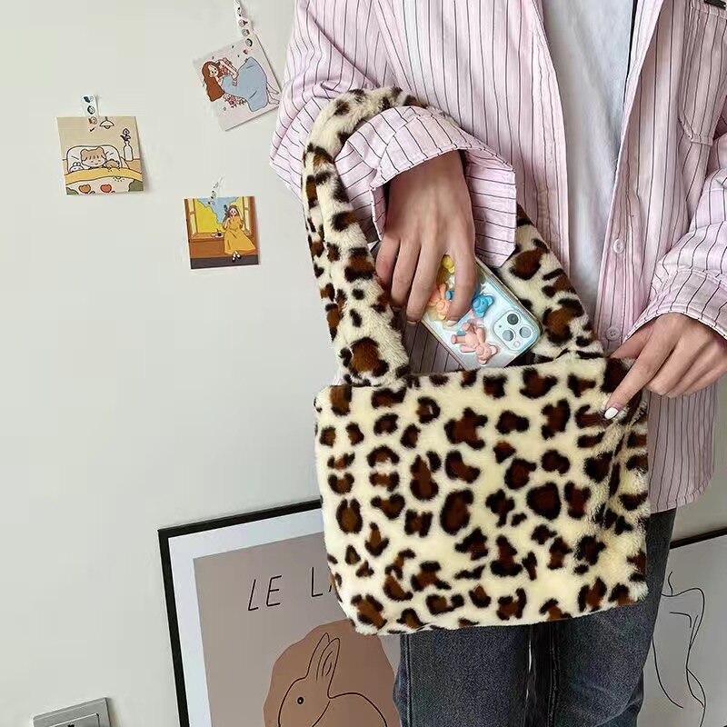 Winter Mode Vrouwen Furry Purse Handtassen Leuke Zachte Pluche Dames Grote Schoudertassen Luxe Faux Fur Vrouwelijke Meisjes Casual Tote: leopard