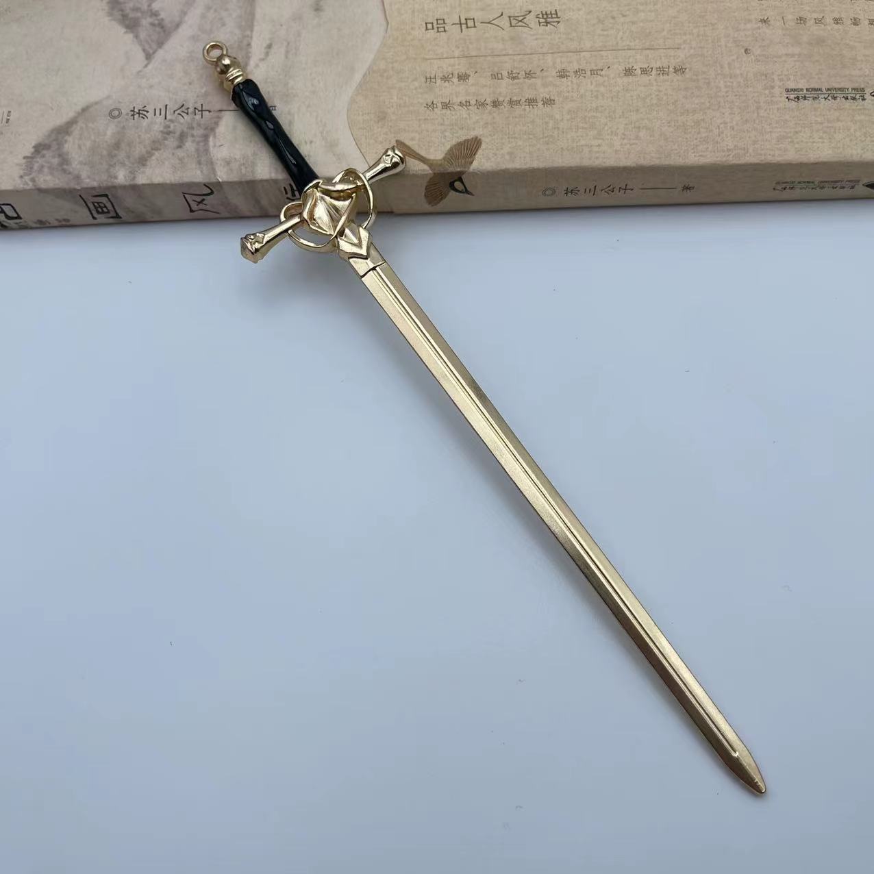 Horquilla con colgante de rubí y espada china para mujer, palo de pelo Punk Vintage, tocado de personalidad de , borla de Metal, accesorio de Clip para el cabello: Color dorado