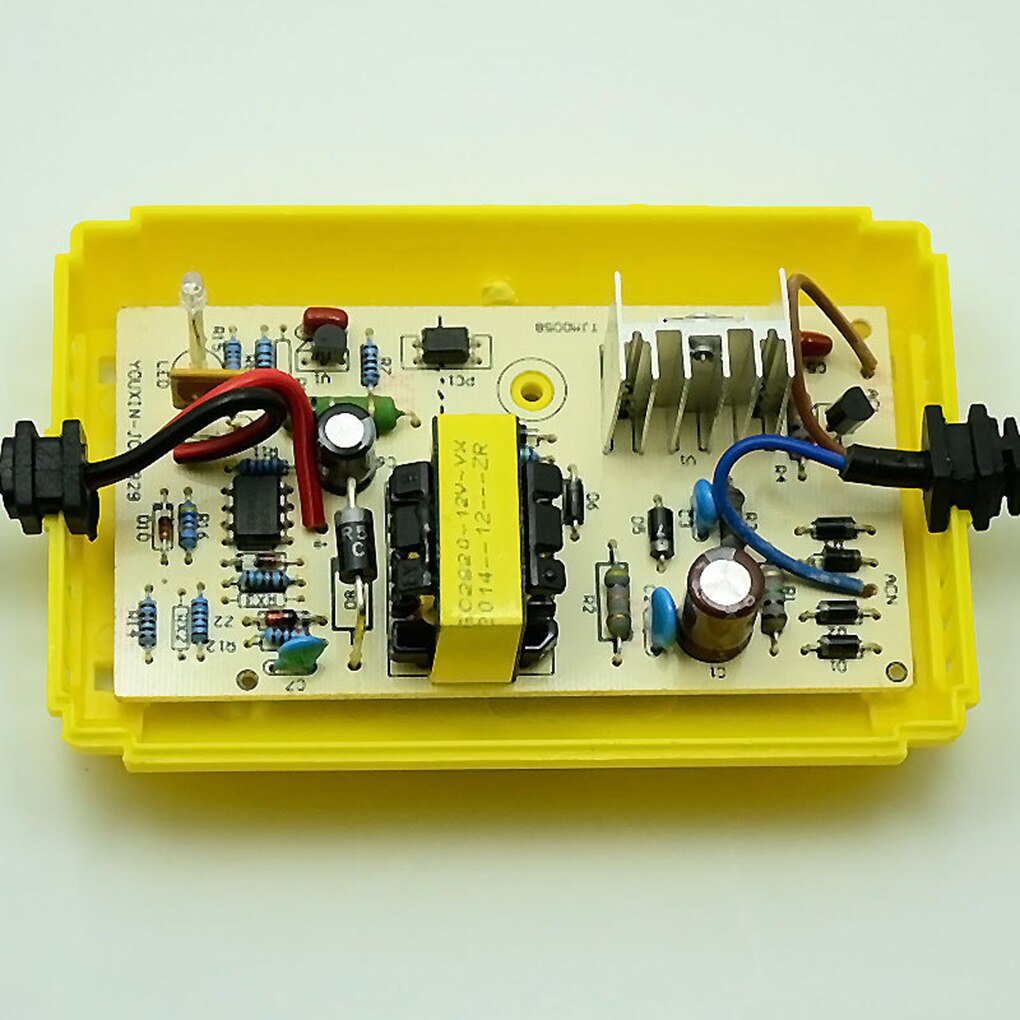 Mini Styling Portable 12V 2A Car Battery Charger Adapter Power Supply Motorcycle Auto Smart Battery Charger EU Plug