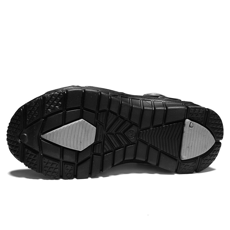 Sandali da uomo moda estate uomo zoccoli da spiaggia scarpe uomo pantofole vuote scarpe scarpe da acqua Casual illuminate a rete sandali da uomo