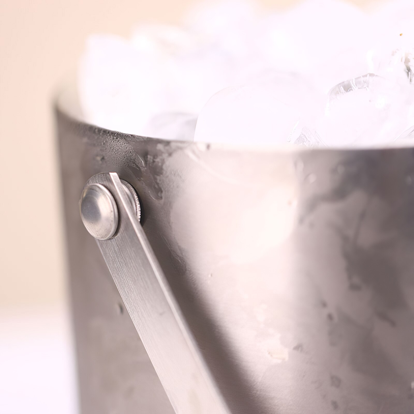 Ice Barrel Thermal Wine Various 2L Stainless Steel Ice Bucket With Lid Insulated Bucket Portable Chilling Bucket For Beers Bars
