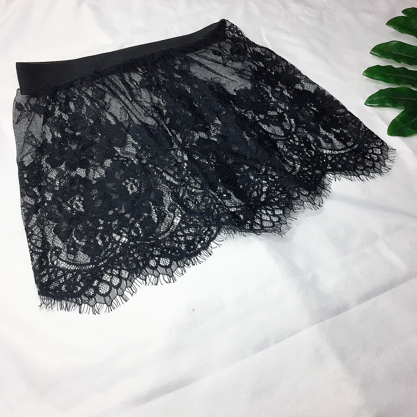 Minifalda de encaje para mujer, falda de cola falsa, camisa con dobladillo, enagua corta, coreana, color blanco y negro: Negro