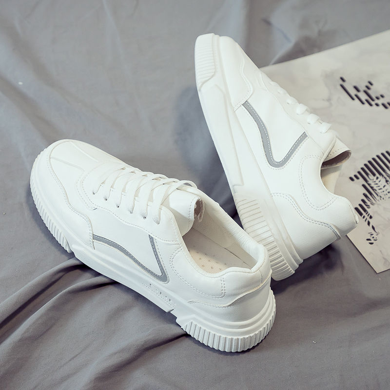 Vulkaniserade sneakers pojkar läder vita skor män skolsportskor klassiska promenadskor man casual tennis: Vit / 9.5