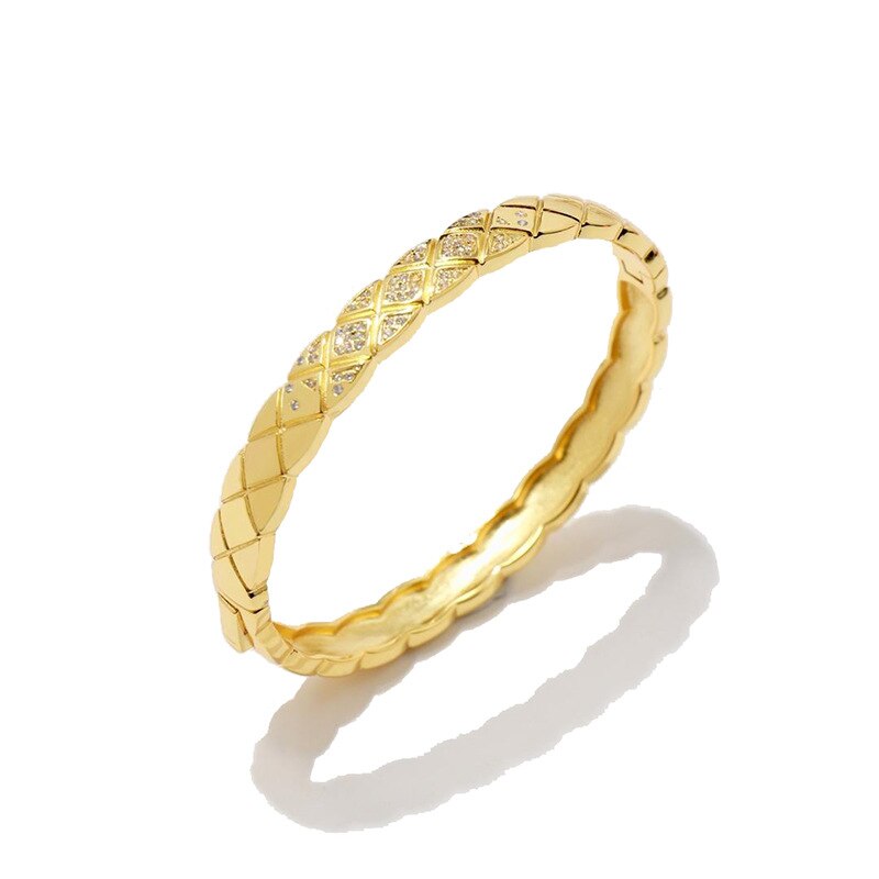 Branded bracelet jewelry independent style Exquisite simple retro diamond pattern personality style: gold