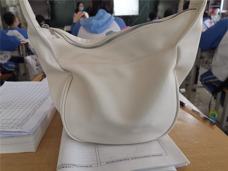 Bolso hobos de estilo coreano para mujer, bolsa de gran capacidad, con correa ancha, informal, de piel sintética suave, para hombro