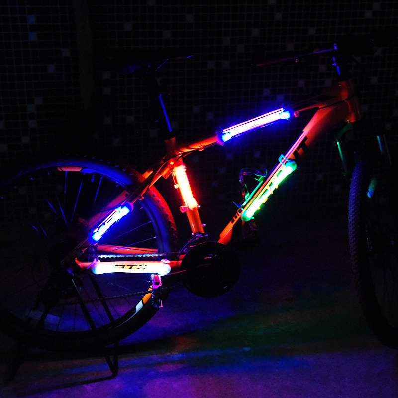 Xanes fietsachterlicht 2 standen 300 lumen  cr2032 batterijen siliconen bandlamp fietsnachtlamp voor zaklamp lantaarn zaklamp