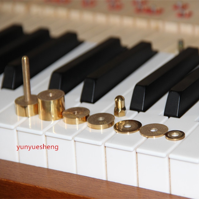 Hvide klavernøgler, der måler tunge vægte (kobber  / 70 g)  jack