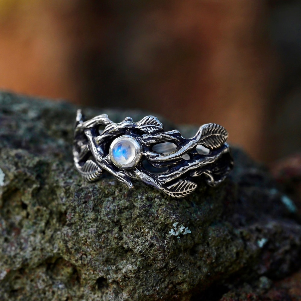 Anillo con incrustaciones de piedra de media luna, rama de oro negro, metal retro, hoja negra teñida, adecuado para y boda