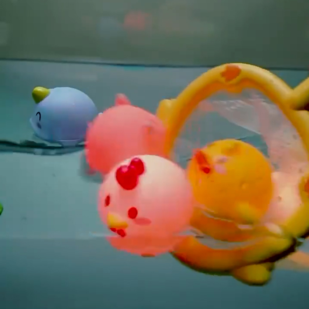 Baby Niedliche Tiere Bad Spielzeug LED Leuchten Spielzeug Schwimmen Wasser Weiche Gummi Float Induktion Leuchtende Ente für Kinder Spielen Lustige
