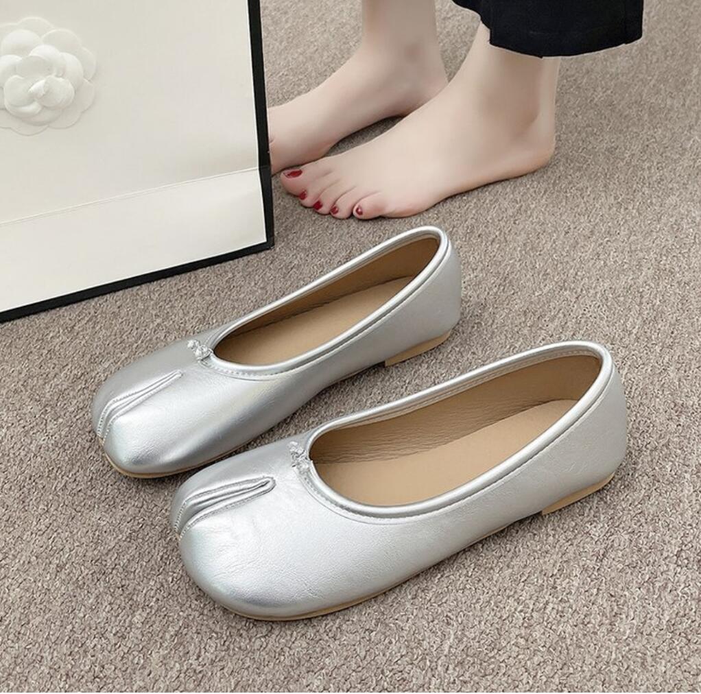 Scarpe basse da donna Tabi Ninja scarpe da donna in pelle comode ballerine mocassini morbidi con punta divisa 2024 mocassini da donna giapponesi