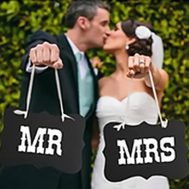 2 Pcs Bride And Groom Funny Photobooth Props "MR MRS" Words Married Photography Paper Board Decoration Wedding Photo Booth Props