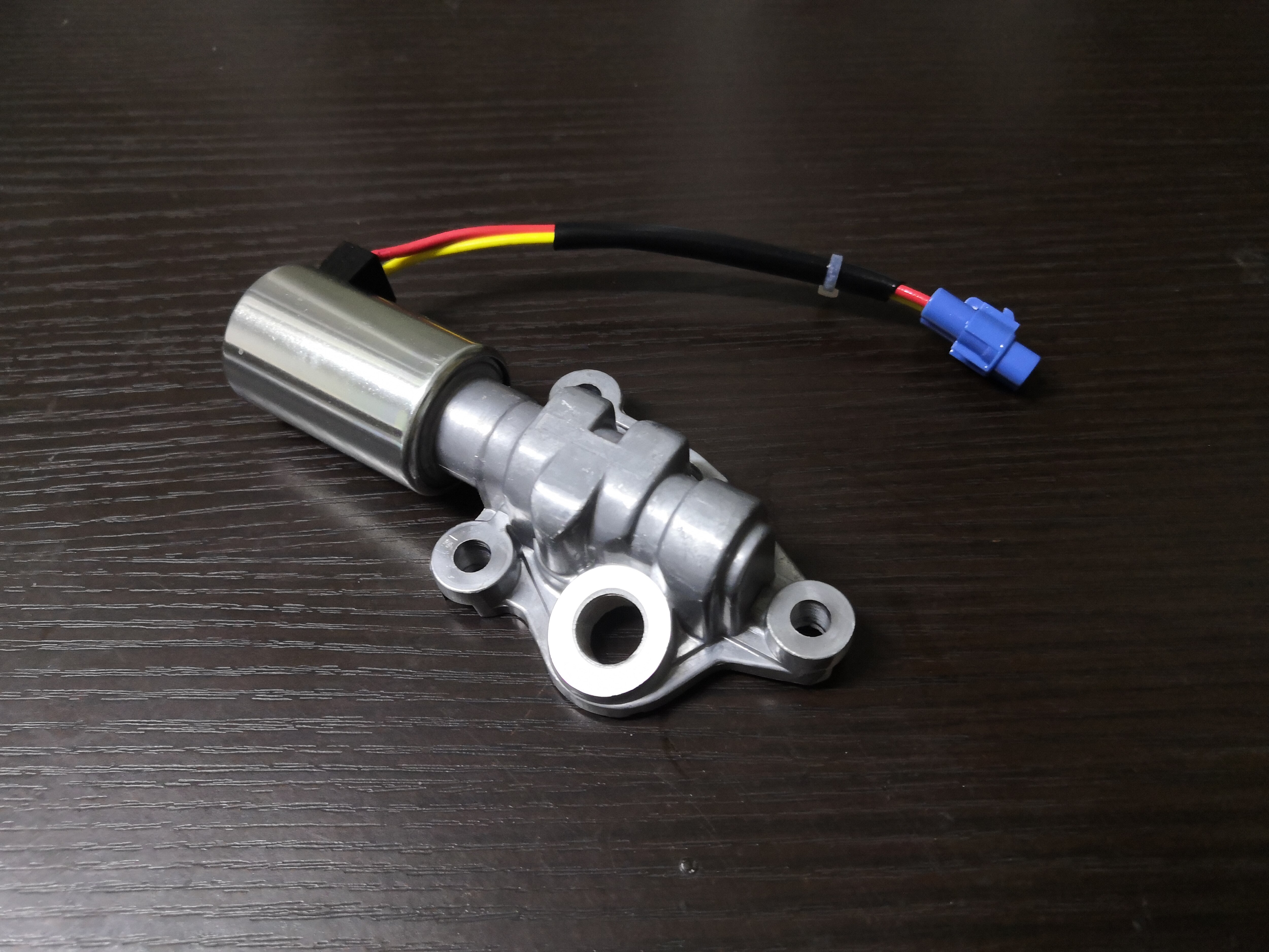 IERNA VVT Solenoid Valve oil contorl Valve for Suzuki SX4 Swift Linana 16550-69GE3000 16550-69GE3 16550-69GE3-000 1655069GE3