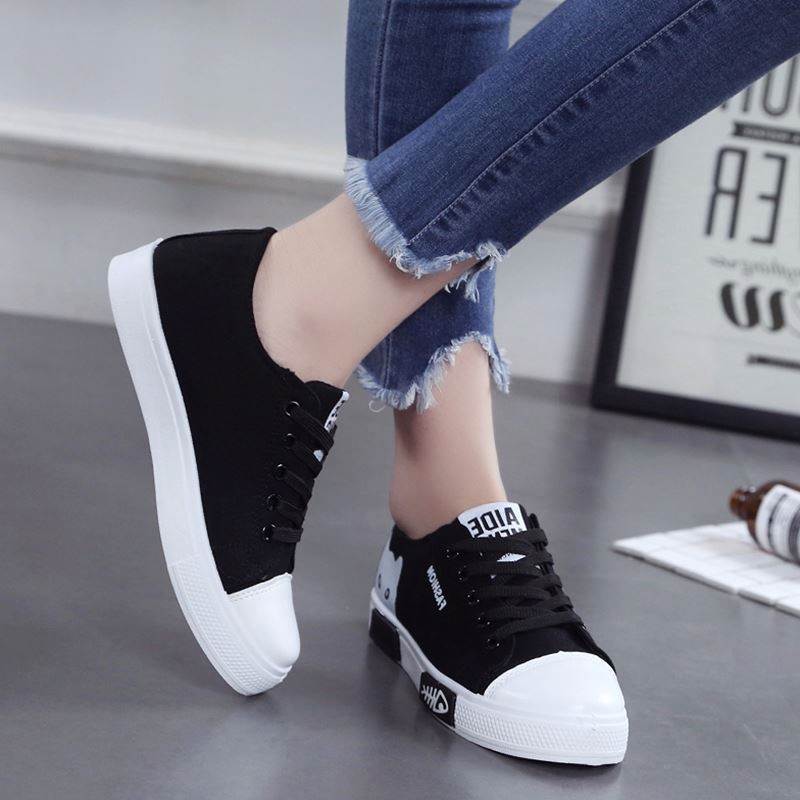 Kvinnor skor kvinnor lägenheter canvas skor platå sneakers kvinnor snörning tecknad katt dam board skor vita kvinnliga skor