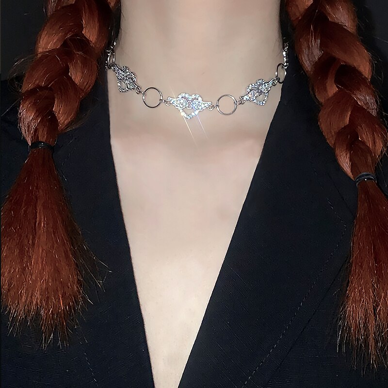 HUANZHI 2020 del Nuovo punk dell'annata di colore Argento Strass di Angelo Del Cuore di Amore Catena Della Clavicola Della Collana Del girocollo per le Donne Del Partito Dei Monili