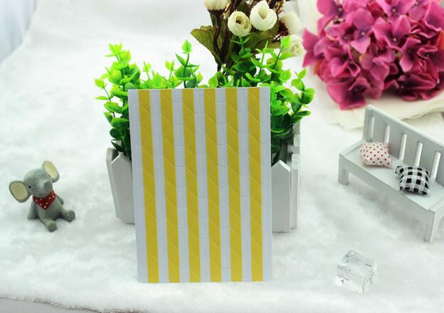 25 kpl tee itse valokuva-albumi leikekirjan kulmatarra pvc värikäs paperi kulmatarra kehys kuva koristelu 18 väriä: Valkoinen keltainen