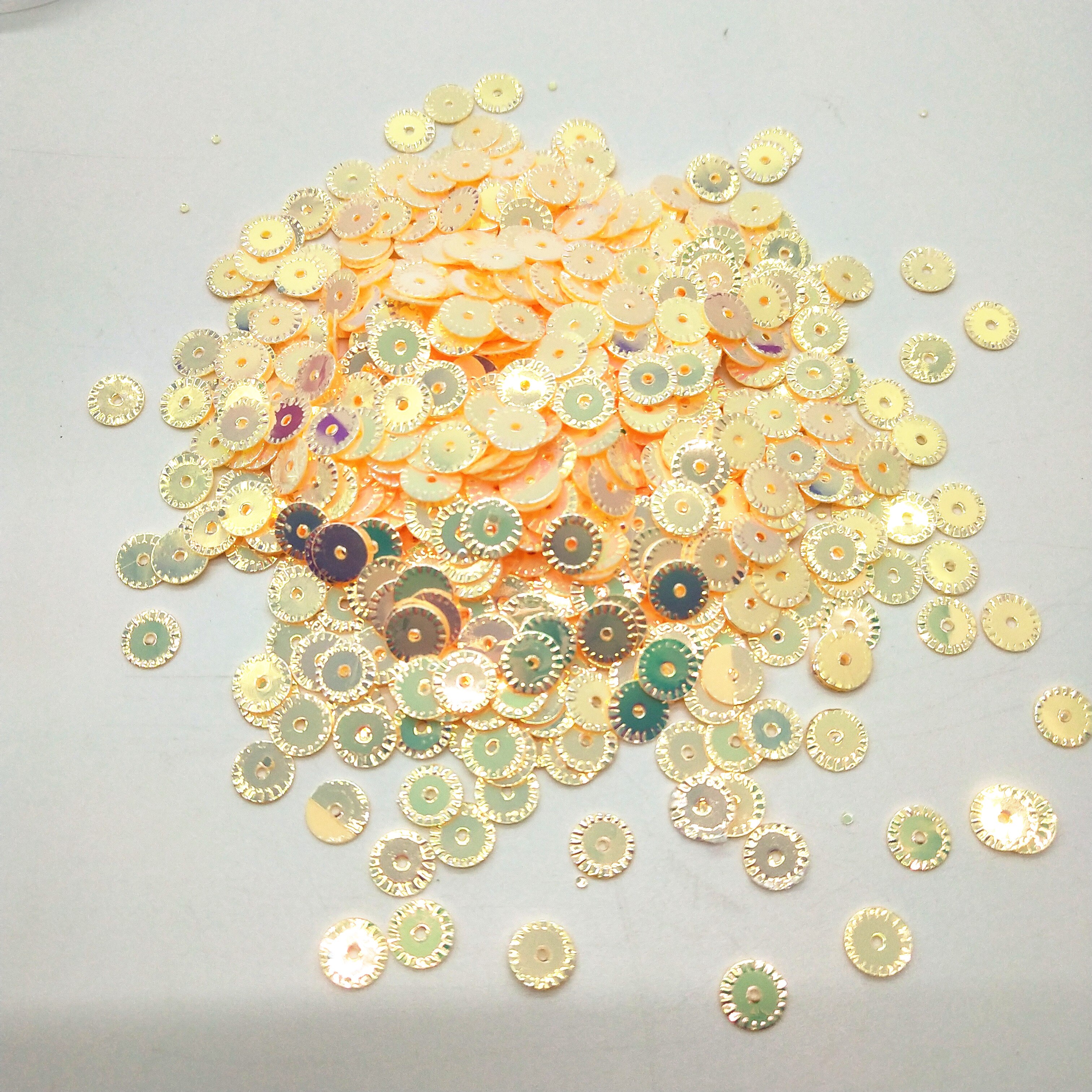 3000Pcs 6Mm Ronde Wiel Bloem Gold Plating Losse Pailletten Naaien Pvc Diy Paillette Beige Ab