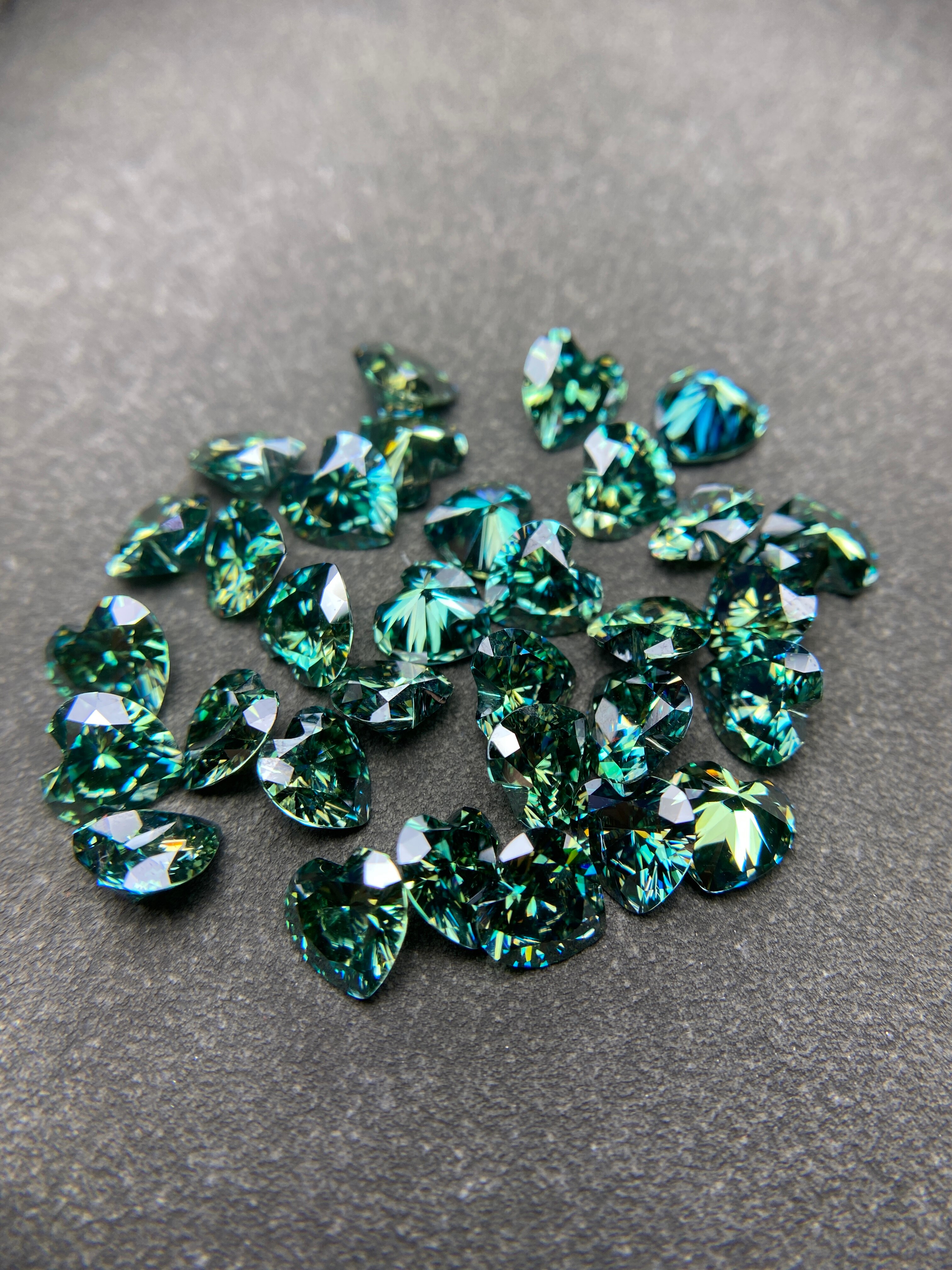100% 6X6Mm 1.0CT Groen Moissanite Hartvormige Gezicht Cutter Blote Steen Laboratorium Gefokt Diamanten Bruiloft Engagement sieraden