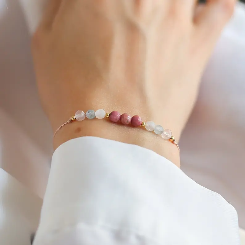 Pulseira de cristal embutida amor, atrair amor, auto-amor, quartzo rosa, água-marinha, pedra da lua, rosa piroxeno