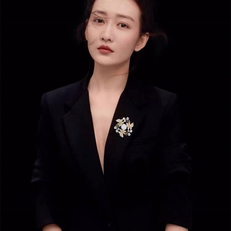 Broche de corona de mariposa con temperamento, joyería de , pin para traje, broche generoso con incrustaciones de piedras preciosas