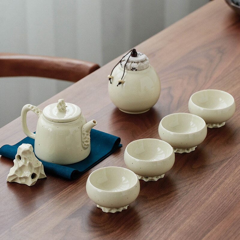 Ceramic tea cans, small sealed tea cans, tea bins, lake stone bean yellow glaze tea cans