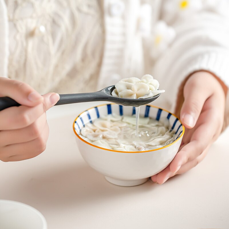 1Pcs Filter Spoon Heat Resistant Non-Stick Cooking Strainer Colander Long Handle Durable Silicone Heat Resistant Kitchen Tool