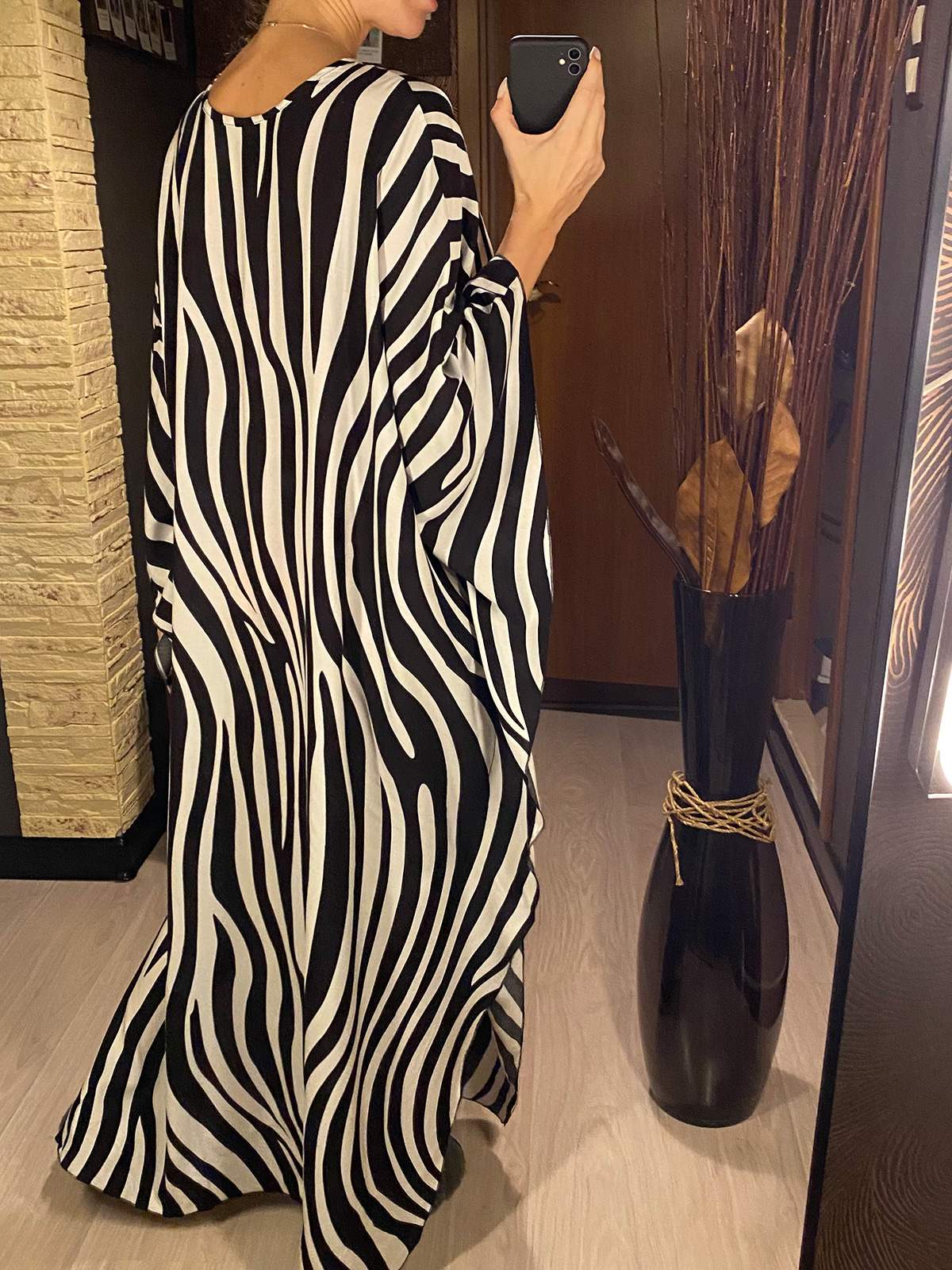 Vestido Longo Feminino Estampado Zebra com Decote V para Praia, Saída de Praia, Moda Praia V4159